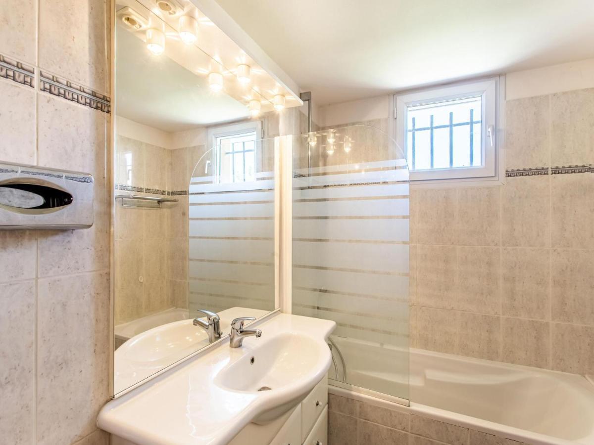 Comfortable With Swimming Pool Holiday home